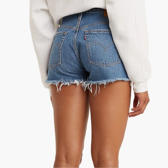 Like new, Women’s Levi’s 501 Original Cutoff Blue Denim Shorts, size 28. - Picture 3 of 10